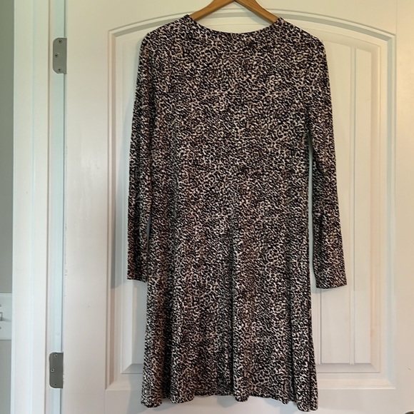 Old Navy Leopard Print  Stretchy Swing Dress Size Medium - Picture 4 of 6
